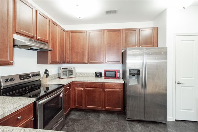 kitchen featuring under cabinet range hood, stainless steel appliances, and visible vents