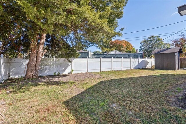 9 W Bayberry Ct, Hampton, VA 23669 - view of yard featuring an outdoor structure, a fenced backyard, and a shed