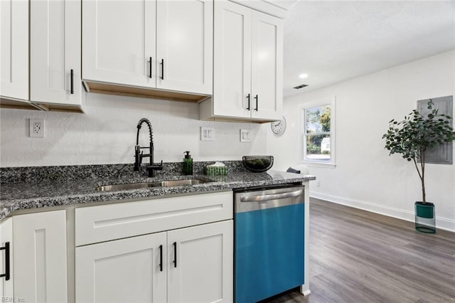 9 W Bayberry Ct, Hampton, VA 23669 - kitchen with dark wood-style flooring, tasteful backsplash, a sink, baseboards, and dishwashing machine