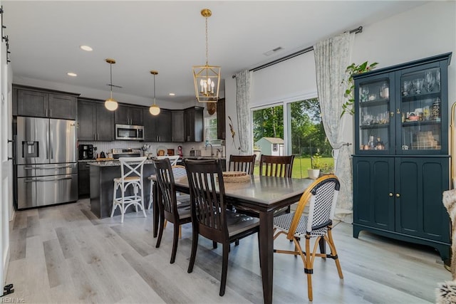 dining room featuring visible vents, recessed lighting, light wood-style floors, and a chandelier