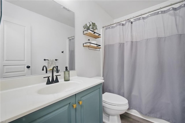 full bath featuring visible vents, vanity, wood finished floors, curtained shower, and toilet
