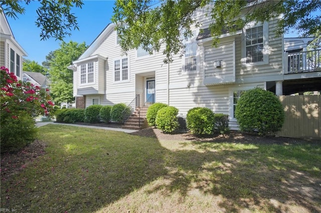 view of front of property with a front yard