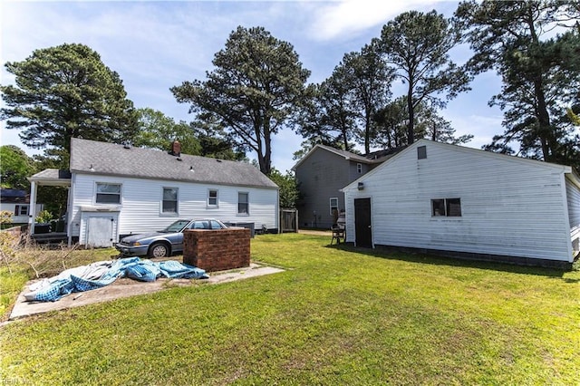back of house featuring a yard