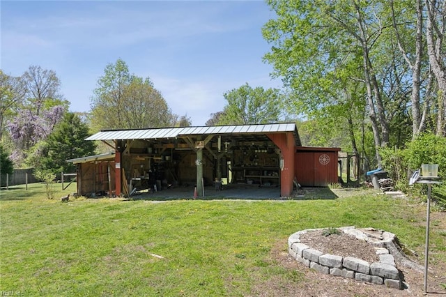 view of yard featuring fence and an outbuilding