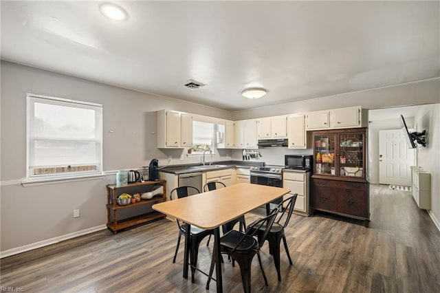dining space featuring baseboards, visible vents, and dark wood-style floors