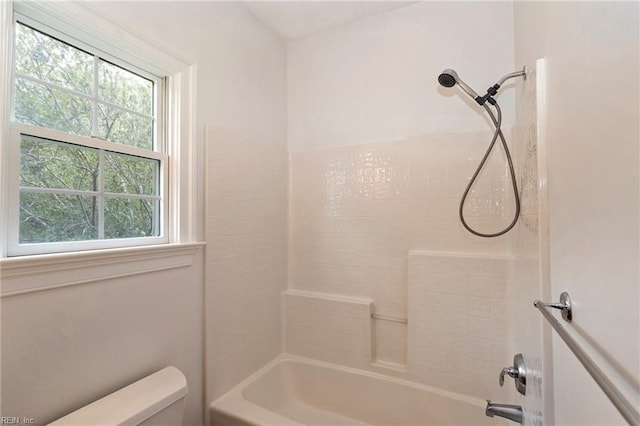 419 Hastings Pl, Suffolk, VA 23433 - full bathroom featuring washtub / shower combination and toilet