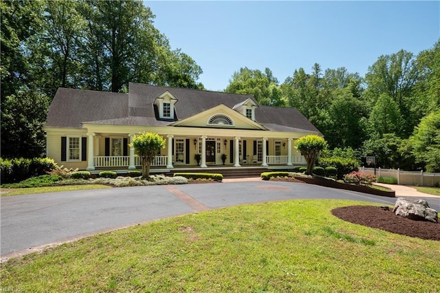 1263 Murphys Mill Rd, Suffolk, VA 23434 - view of front of property featuring a front yard, fence, covered porch, and driveway