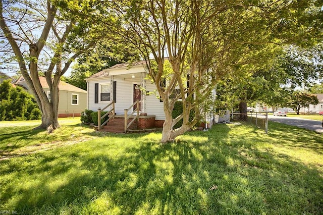 22 Mitchell Rd, Hampton, VA 23669 - view of front of home featuring fence and a front lawn