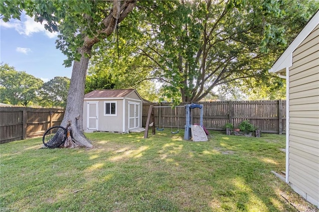 view of yard featuring a storage shed and an outdoor structure