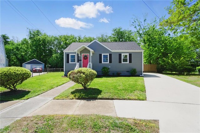 view of front of house featuring fence, concrete driveway, and a front yard
