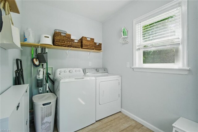 laundry room featuring independent washer and dryer, laundry area, baseboards, and light wood finished floors