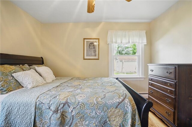 bedroom with ceiling fan