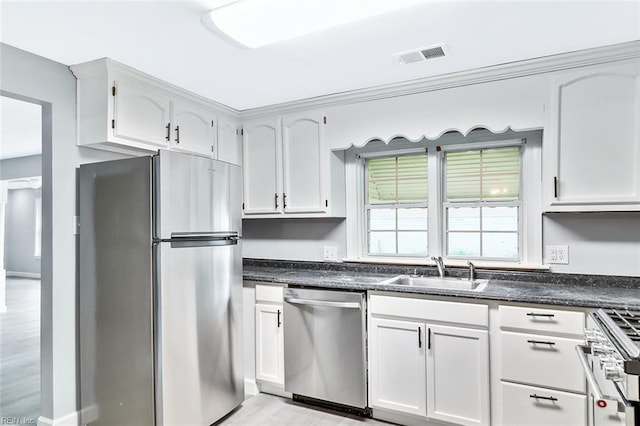 913 Garfield Ave, Suffolk, VA 23434 - kitchen featuring white cabinets, appliances with stainless steel finishes, a sink, light wood finished floors, and visible vents