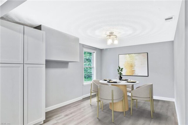 913 Garfield Ave, Suffolk, VA 23434 - dining area with baseboards, light wood-style flooring, and visible vents