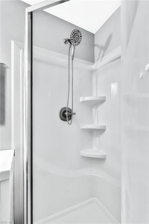 913 Garfield Ave, Suffolk, VA 23434 - room details with a stall shower