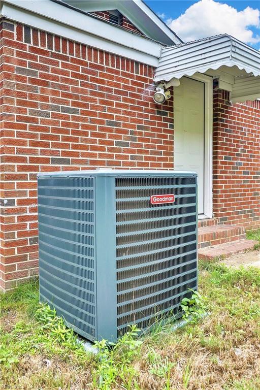 913 Garfield Ave, Suffolk, VA 23434 - exterior details featuring brick siding and central AC
