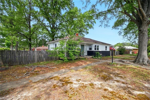 1 Polaris St, Hampton, VA 23669 - view of front of property featuring fence and a chimney