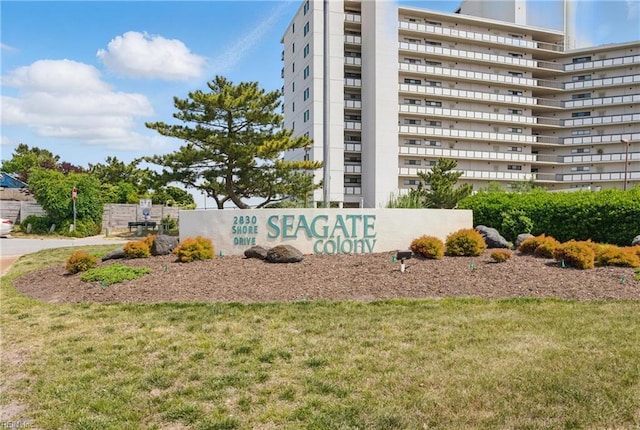 2830 Shore Dr Unit 900, Virginia Beach, VA 23451 - community / neighborhood sign featuring a lawn