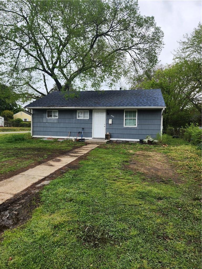 single story home featuring a front yard