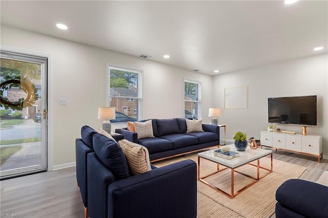 living area featuring visible vents, recessed lighting, baseboards, and wood finished floors