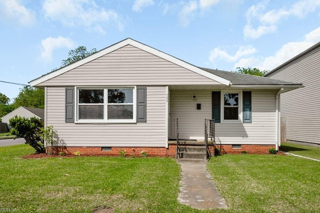 bungalow featuring a front lawn and crawl space
