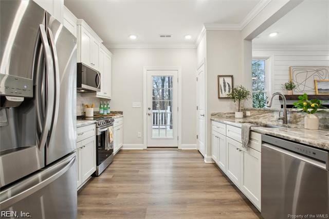 3009 Ridge Dr, Toano, VA 23168 - kitchen with crown molding, a sink, recessed lighting, and stainless steel appliances