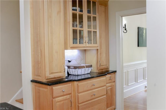 room details with wainscoting and tasteful backsplash