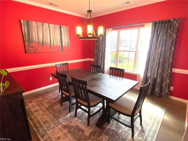 dining room with crown molding, baseboards, and visible vents
