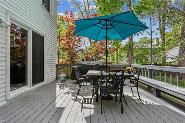 deck featuring outdoor dining space