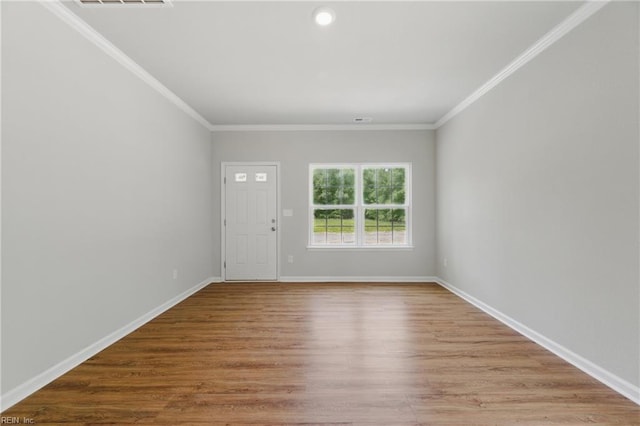 interior space featuring crown molding, visible vents, wood finished floors, baseboards, and recessed lighting