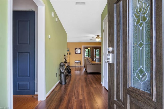 foyer featuring dark wood-style floors, baseboards, and ceiling fan
