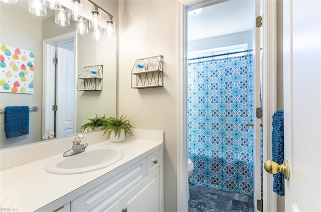 bathroom with toilet, a shower with curtain, and vanity