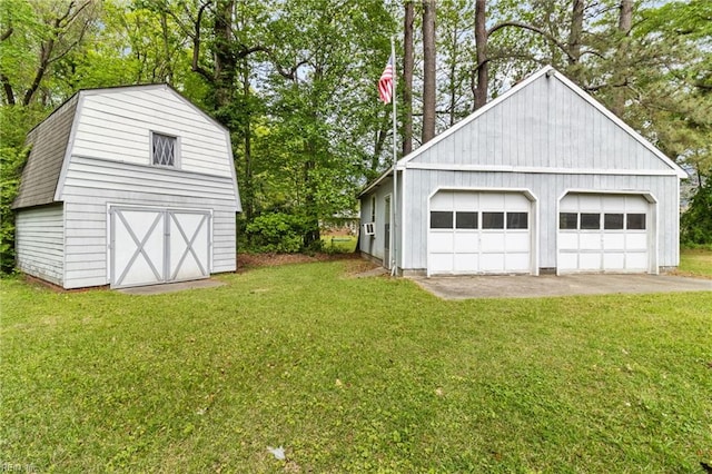 view of detached garage