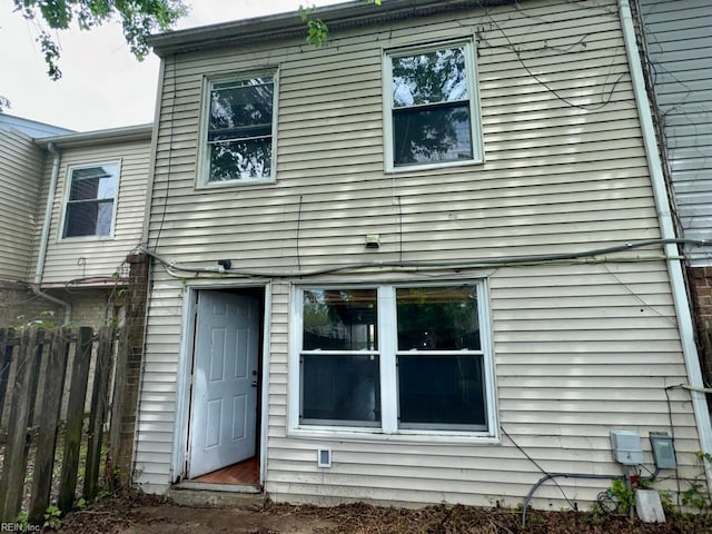1528 Darren Cir, Portsmouth, VA 23701 - rear view of property with fence