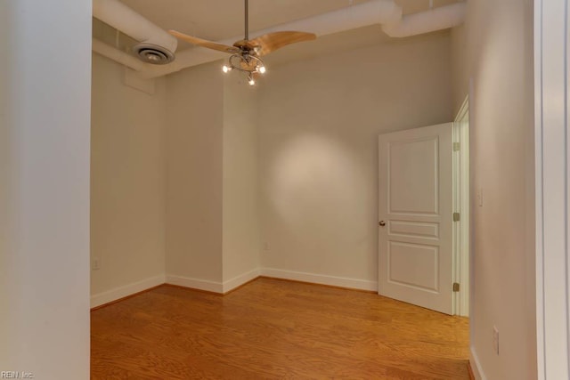 empty room featuring light wood-type flooring, baseboards, and ceiling fan