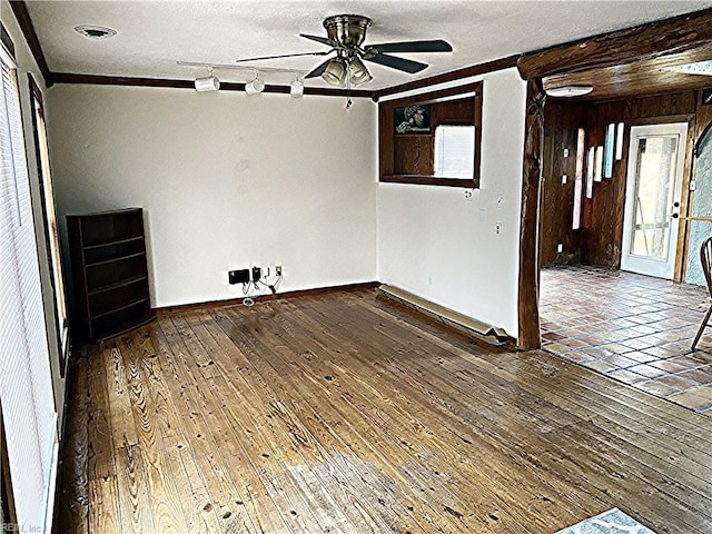 3810 Seaford Rd, Seaford, VA 23696 - unfurnished room with a ceiling fan, crown molding, a textured ceiling, visible vents, and hardwood / wood-style flooring