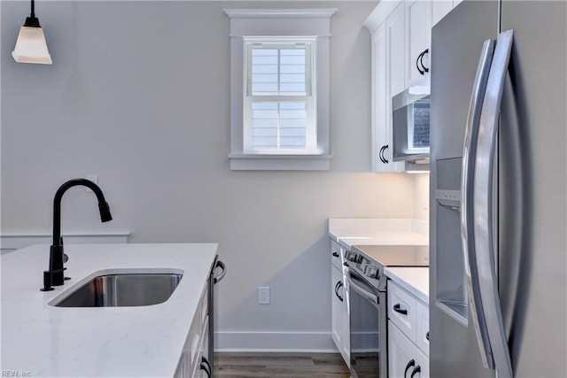 102 Blue Crab Pt, Poquoson, VA 23662 - kitchen featuring a sink, white cabinets, dark wood-type flooring, baseboards, and appliances with stainless steel finishes