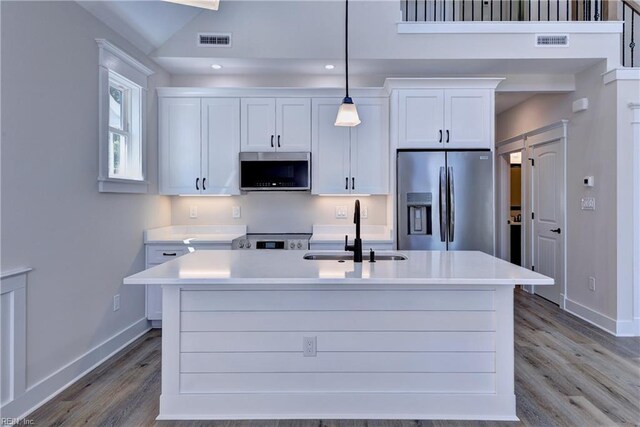 102 Blue Crab Pt, Poquoson, VA 23662 - kitchen featuring a sink, stainless steel appliances, baseboards, and visible vents