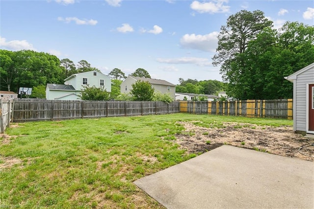 view of yard featuring a patio area