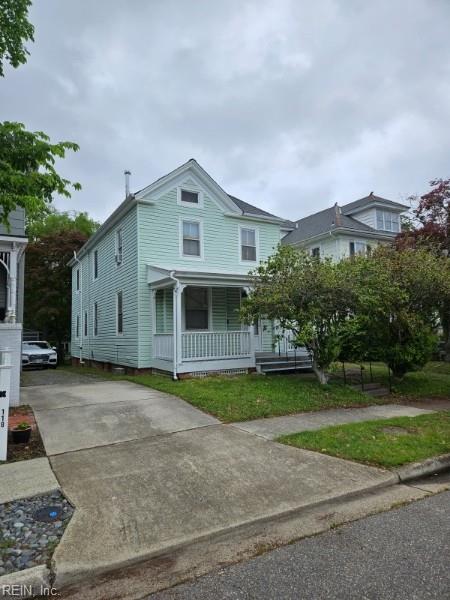 view of front facade with a porch and concrete driveway