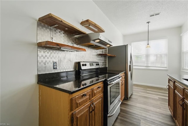 kitchen with under cabinet range hood, visible vents, open shelves, backsplash, and electric range