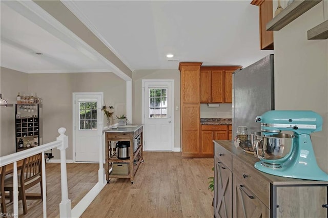 kitchen featuring light wood-style flooring, brown cabinets, baseboards, crown molding, and recessed lighting