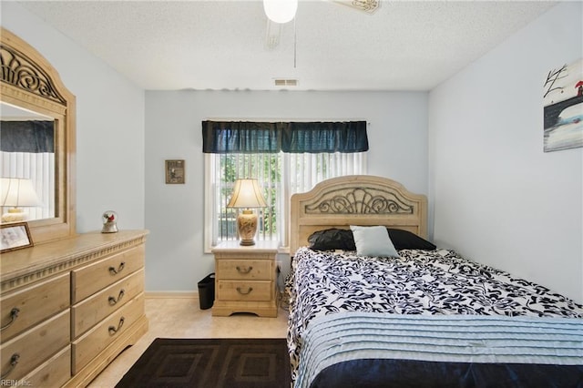 bedroom featuring carpet floors, a textured ceiling, and a ceiling fan