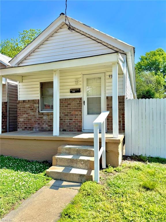 938 Ivy Ave, Newport News, VA 23607 - view of front of house featuring brick siding, covered porch, and fence