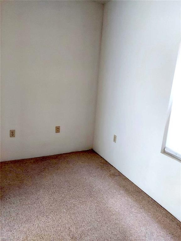 938 Ivy Ave, Newport News, VA 23607 - unfurnished room with light colored carpet