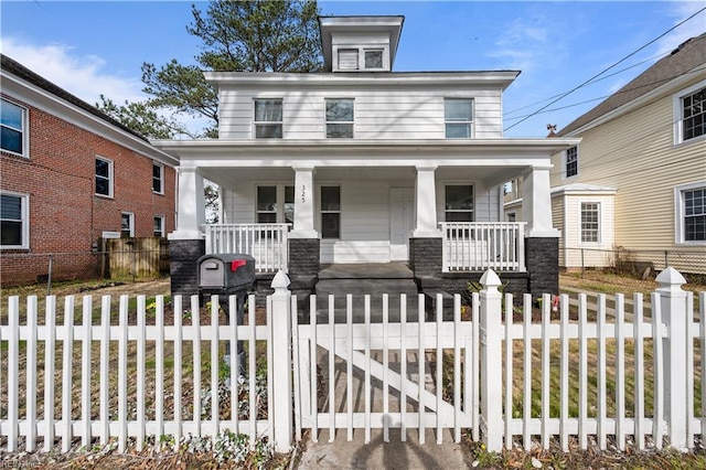 325 S Main St, Suffolk, VA 23434 - traditional style home featuring covered porch and a fenced front yard