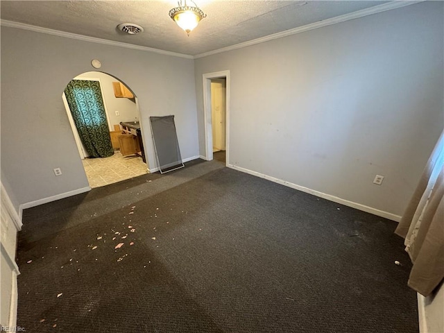 interior space with arched walkways, baseboards, ornamental molding, and visible vents