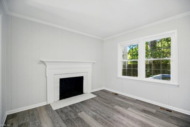 937 Sherry Cir, Newport News, VA 23608 - unfurnished living room featuring baseboards, ornamental molding, visible vents, wood finished floors, and a fireplace