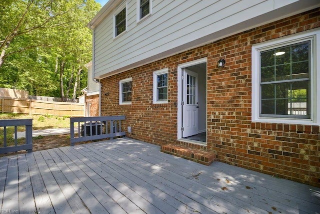 937 Sherry Cir, Newport News, VA 23608 - deck with fence
