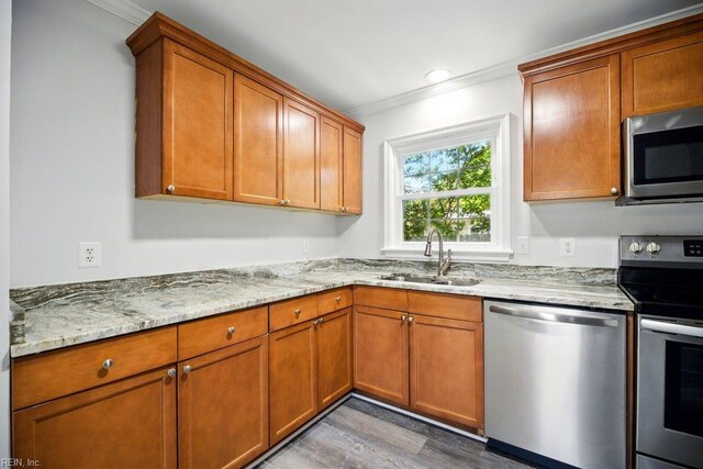 937 Sherry Cir, Newport News, VA 23608 - kitchen featuring light wood-style flooring, a sink, stainless steel appliances, light stone countertops, and ornamental molding